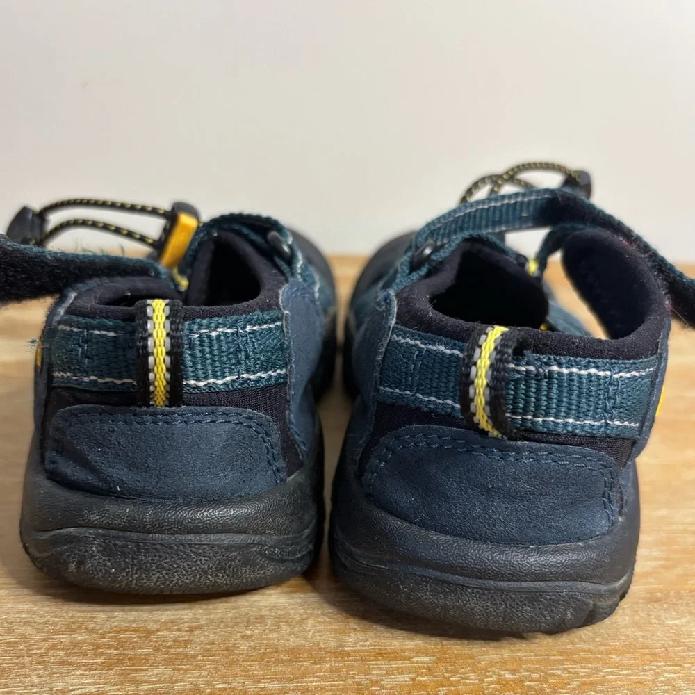 Keen sturdy kids